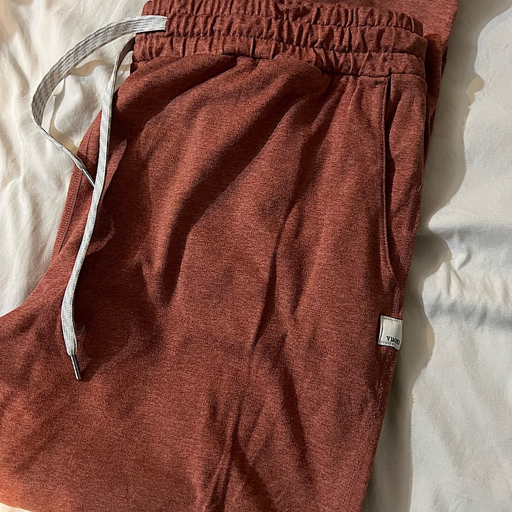 Vuori performance joggers